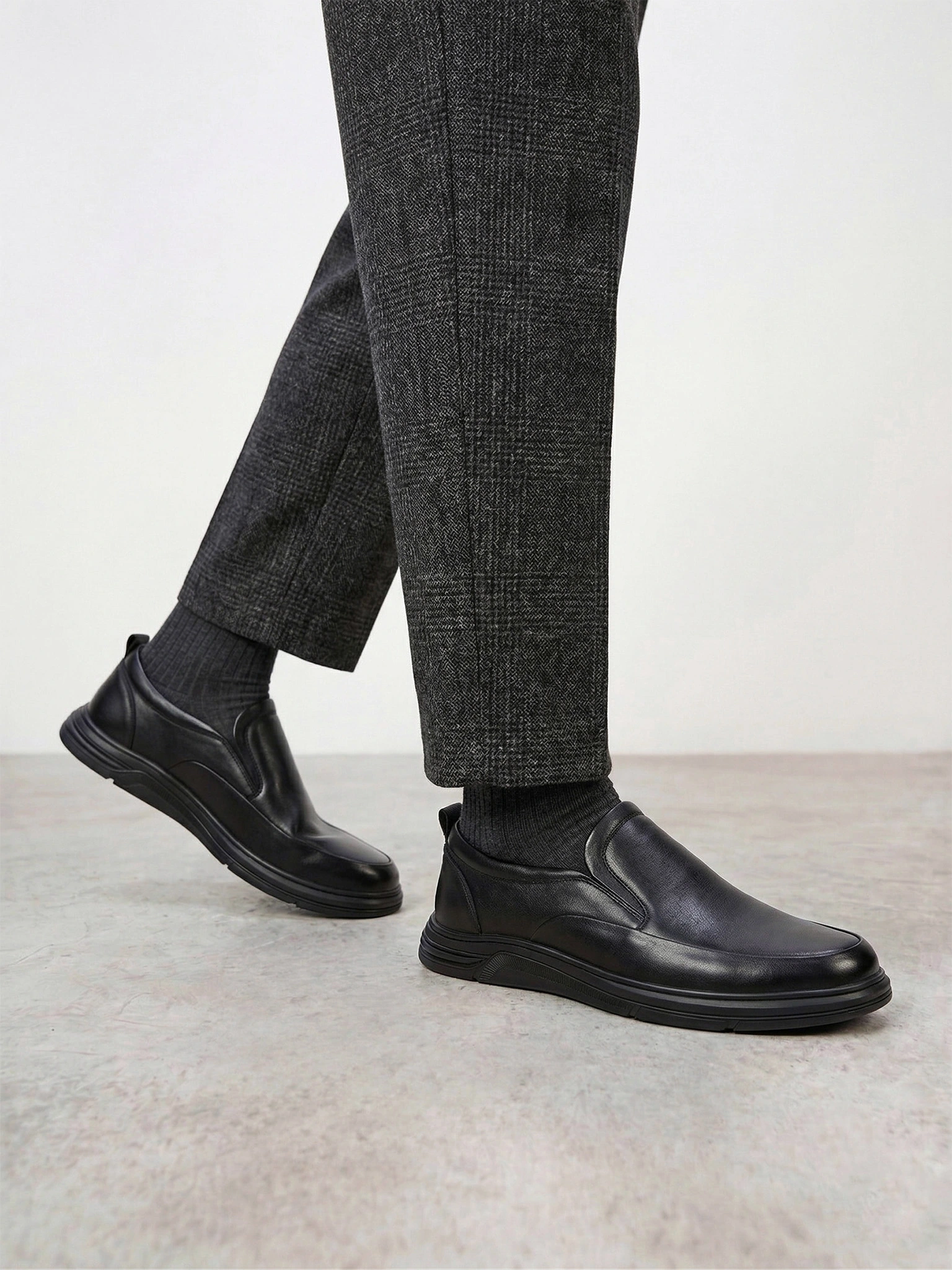 Туфли-дерби черного цвета со шнуровкой